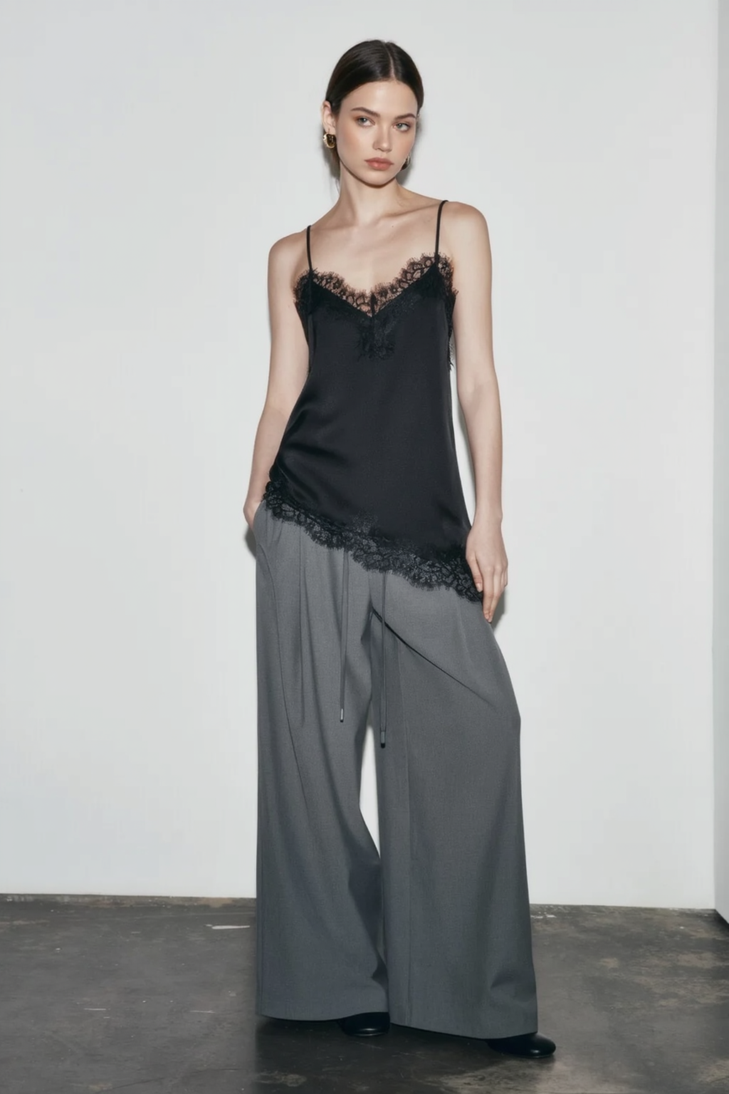 Top Cami Ajustable con Panel de Encaje