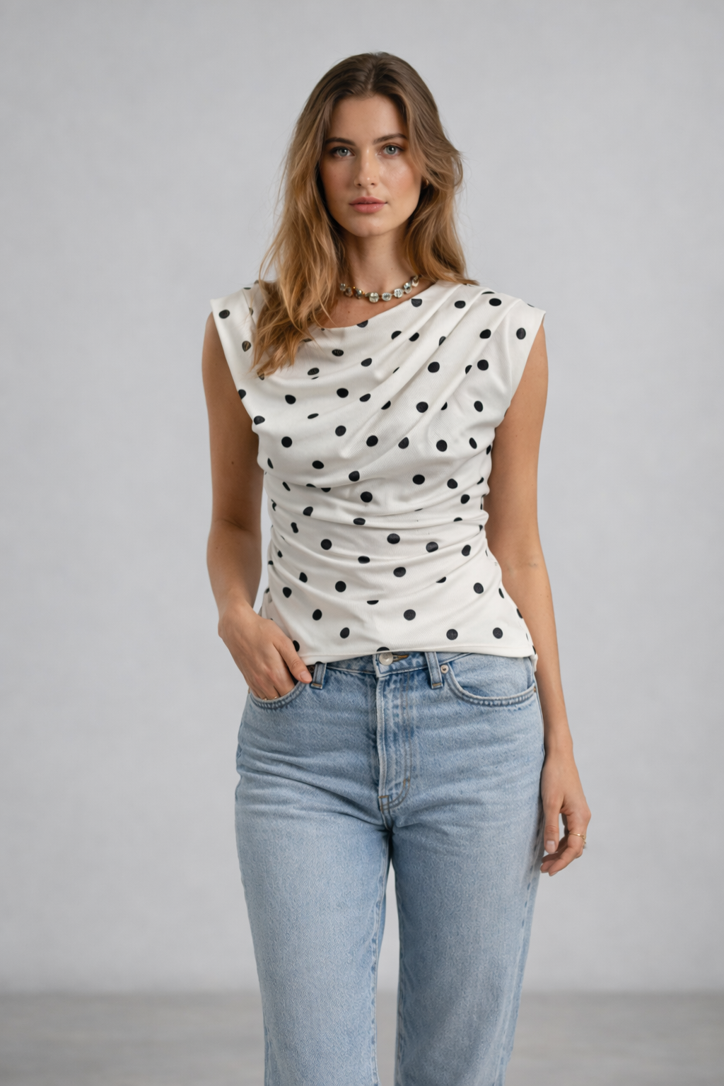 Blusa Retro de Lunares con Hombro Asimétrico