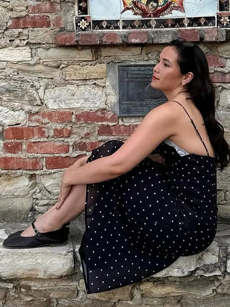 Vestido Largo Chic de Lunares con Cuello en V y Encaje Elegante