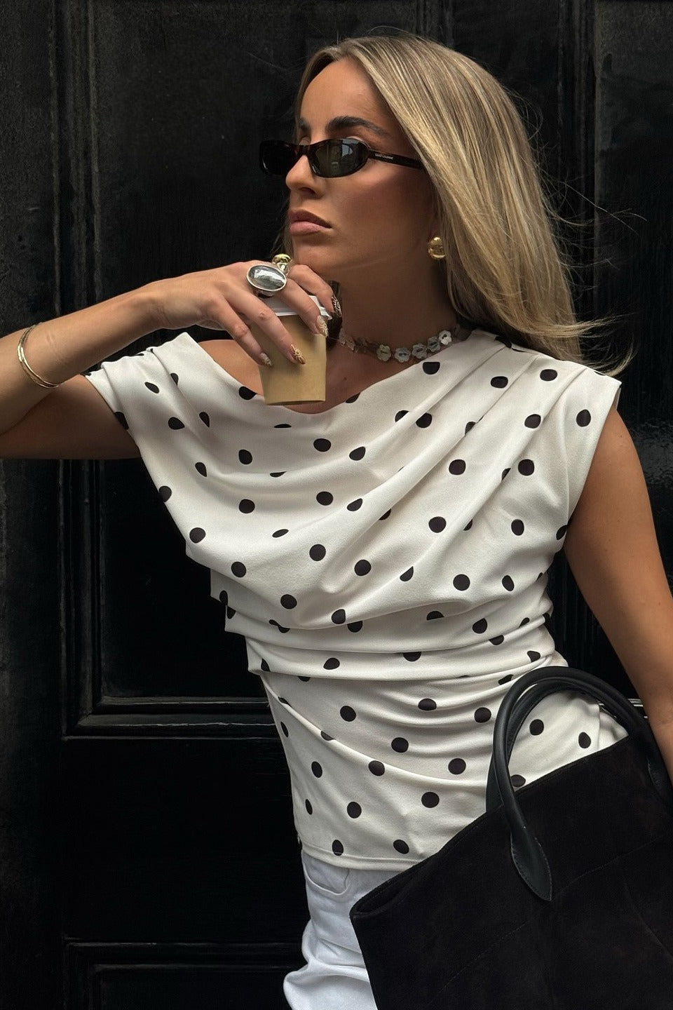 Blusa Retro de Lunares con Hombro Asimétrico