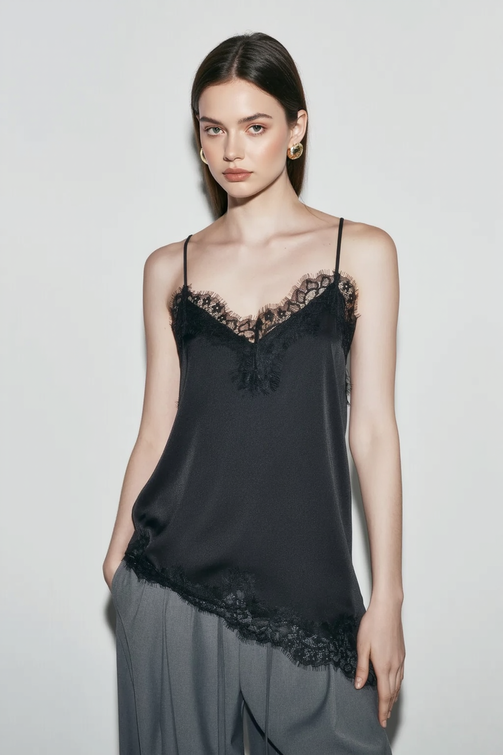 Top Cami Ajustable con Panel de Encaje