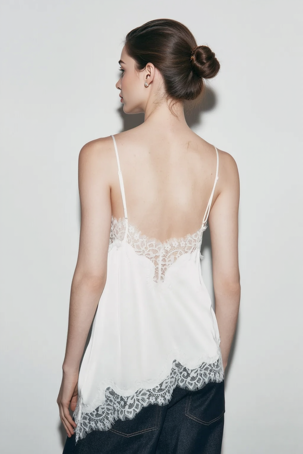 Top Cami Ajustable con Panel de Encaje